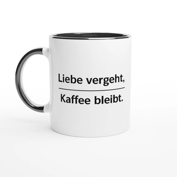 Minimalistische weiße Keramiktasse mit humorvollem Kaffee-Spruch „Liebe vergeht. Kaffee bleibt.“