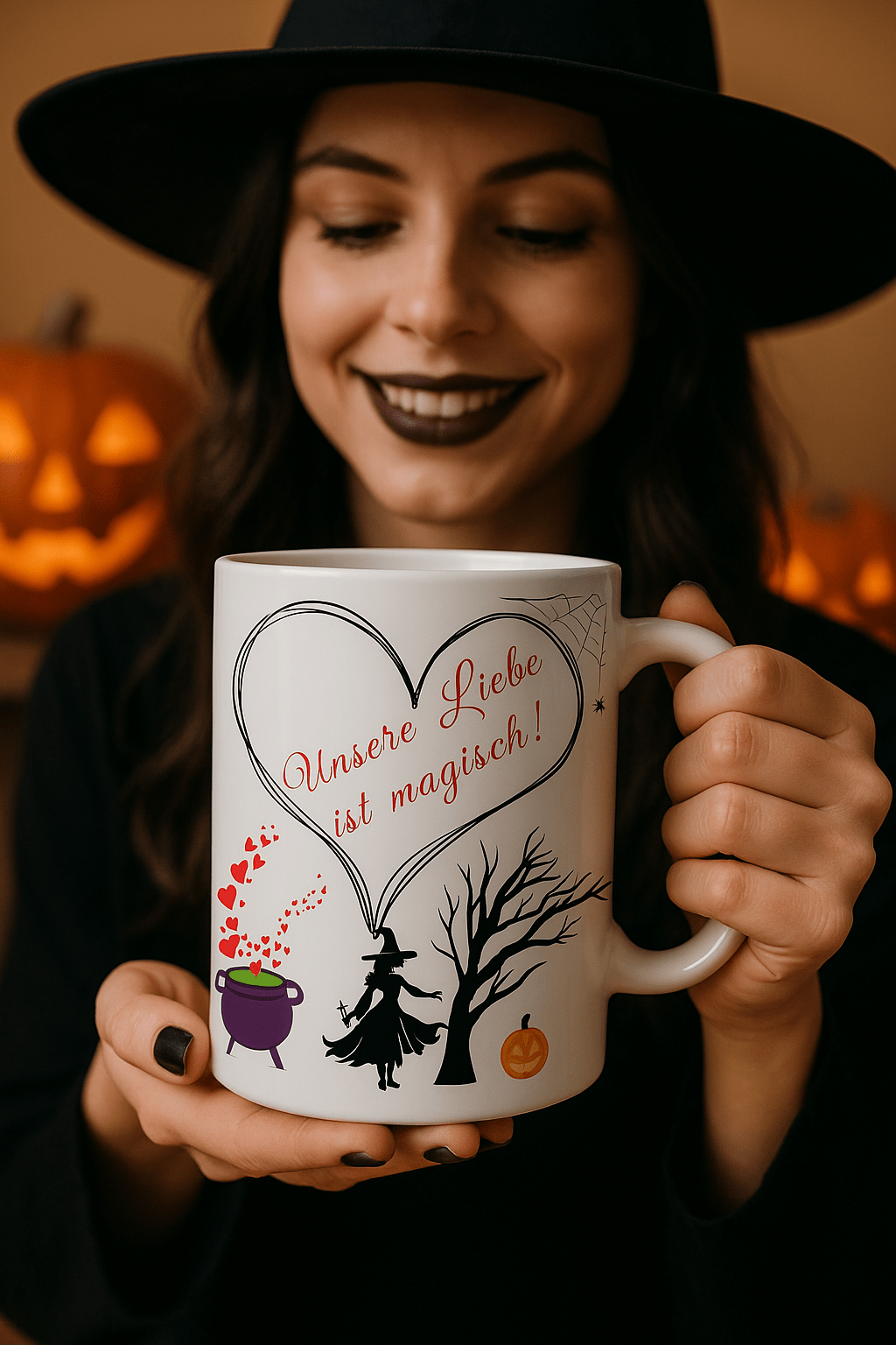 Halloween Tasse Unsere Liebe ist magisch!“ Romantisches Hexe & Kürbis Design - Tassenworte