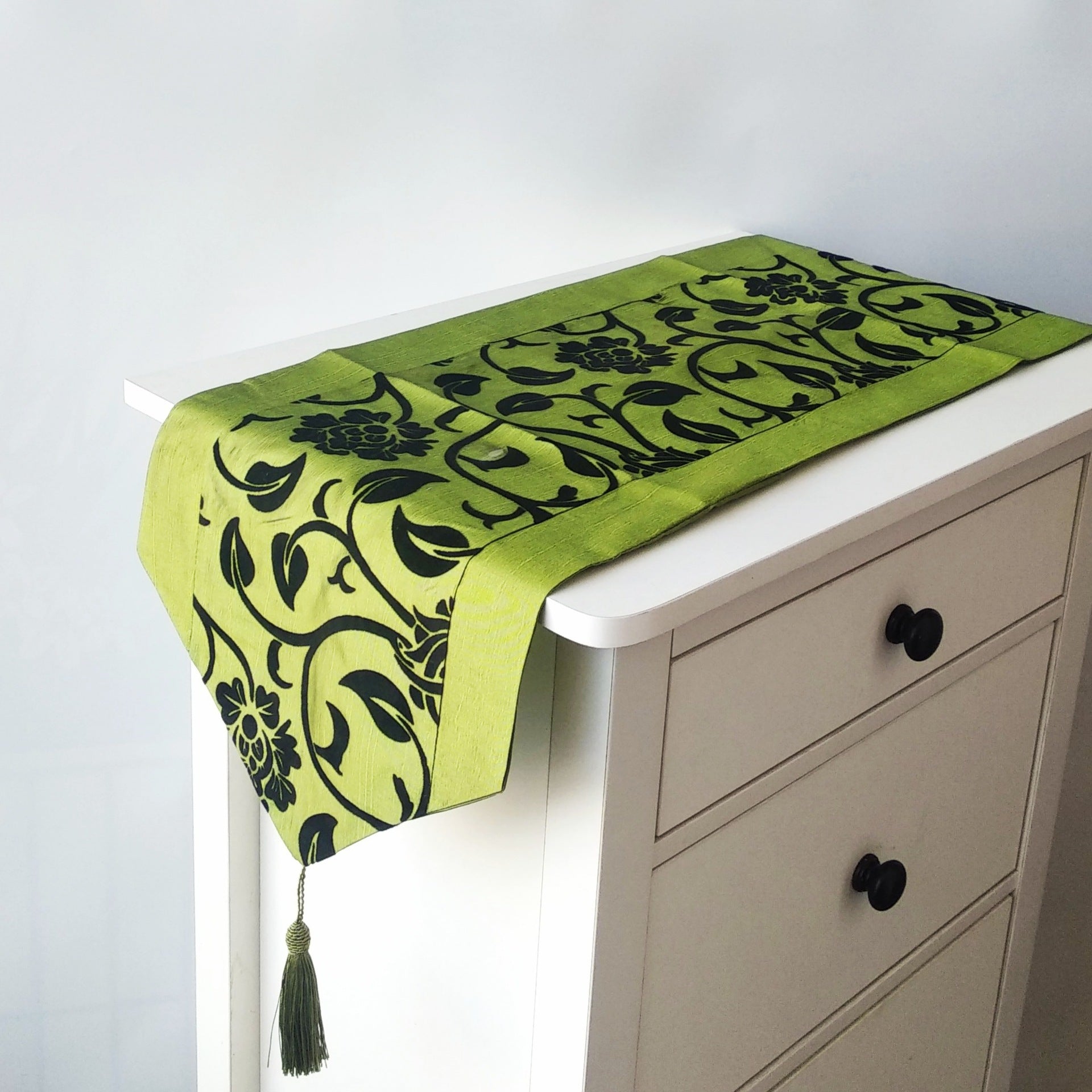 Modern Silk Coffee Table Runner - Tassenworte