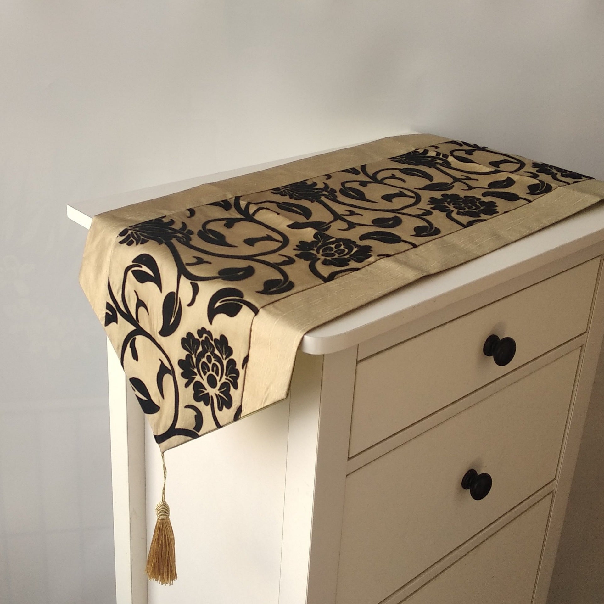 Modern Silk Coffee Table Runner - Tassenworte